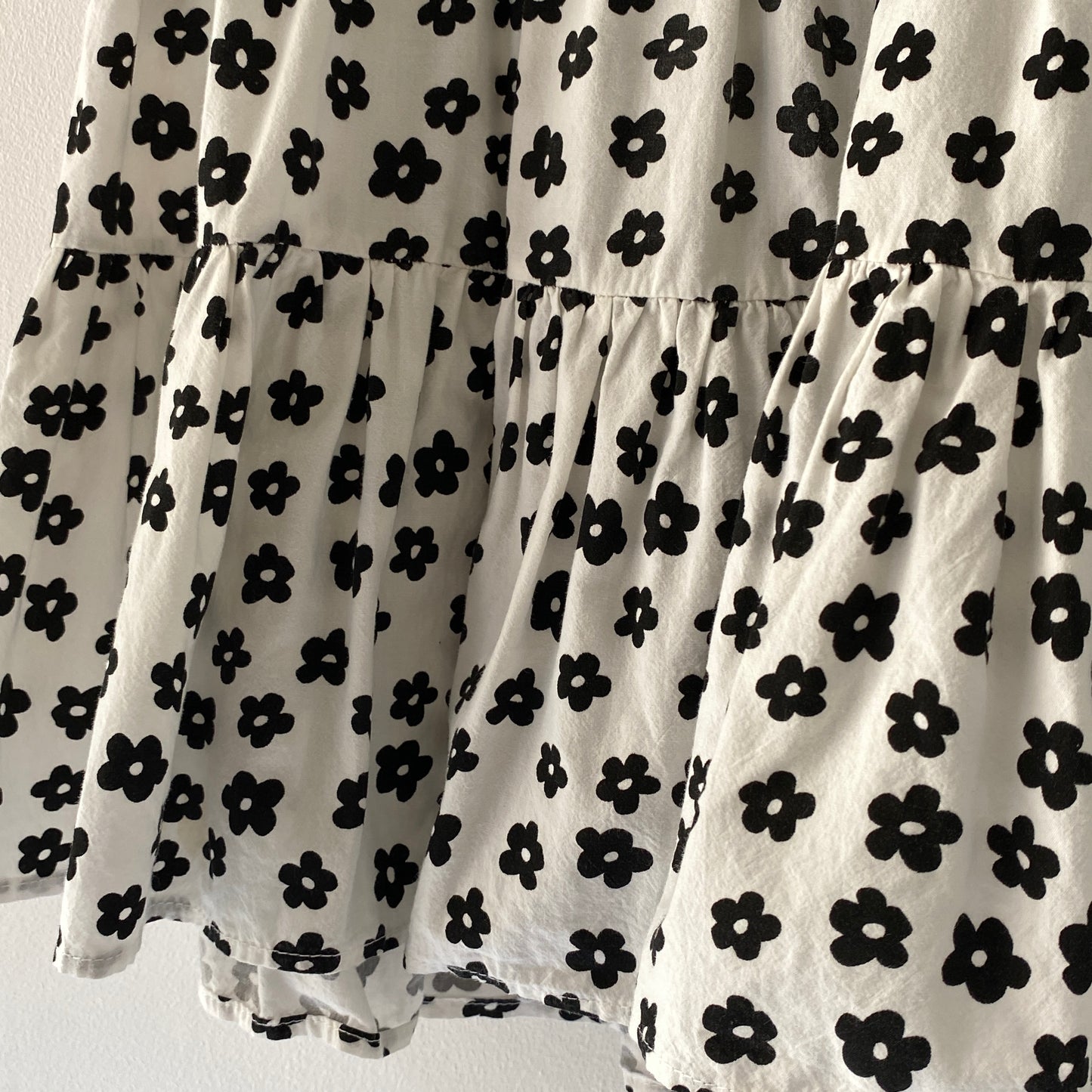 White Black Daisy Cross-Front Tiered Dress (6/7Y